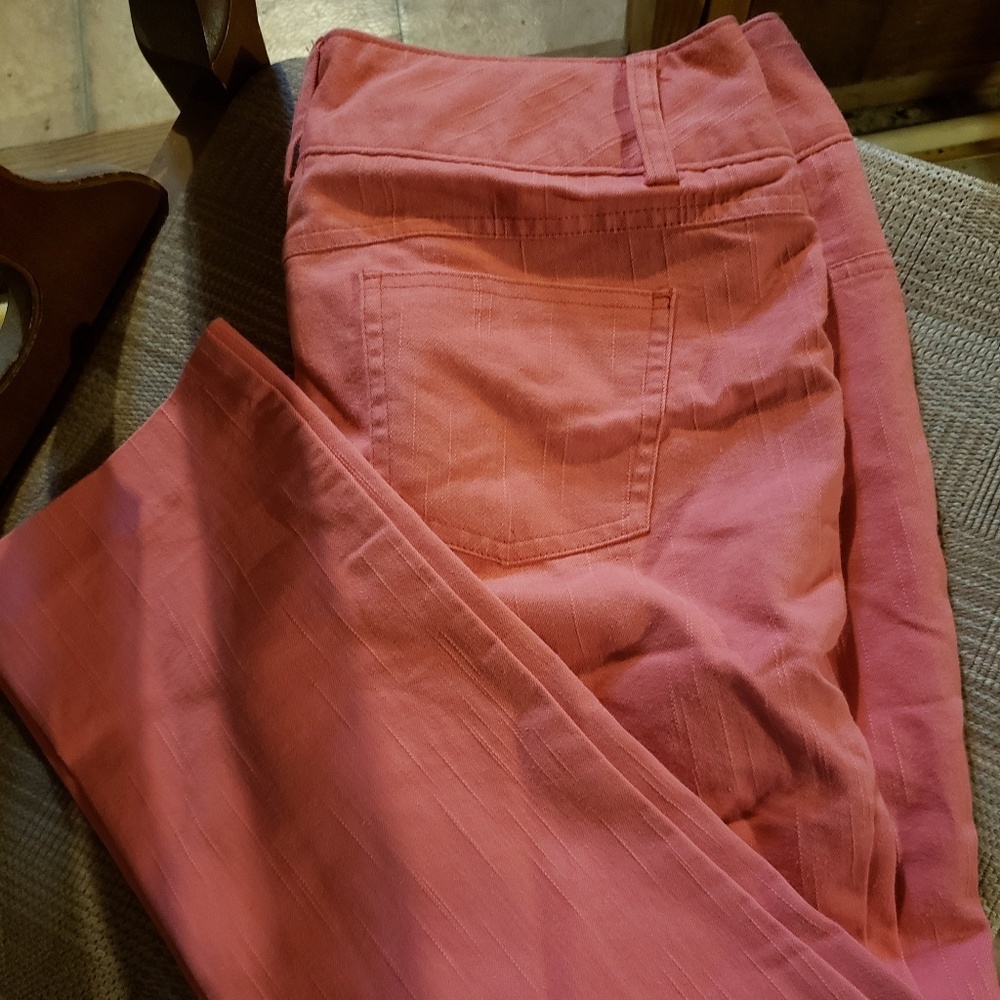 Maurices coral crop pants NWOT